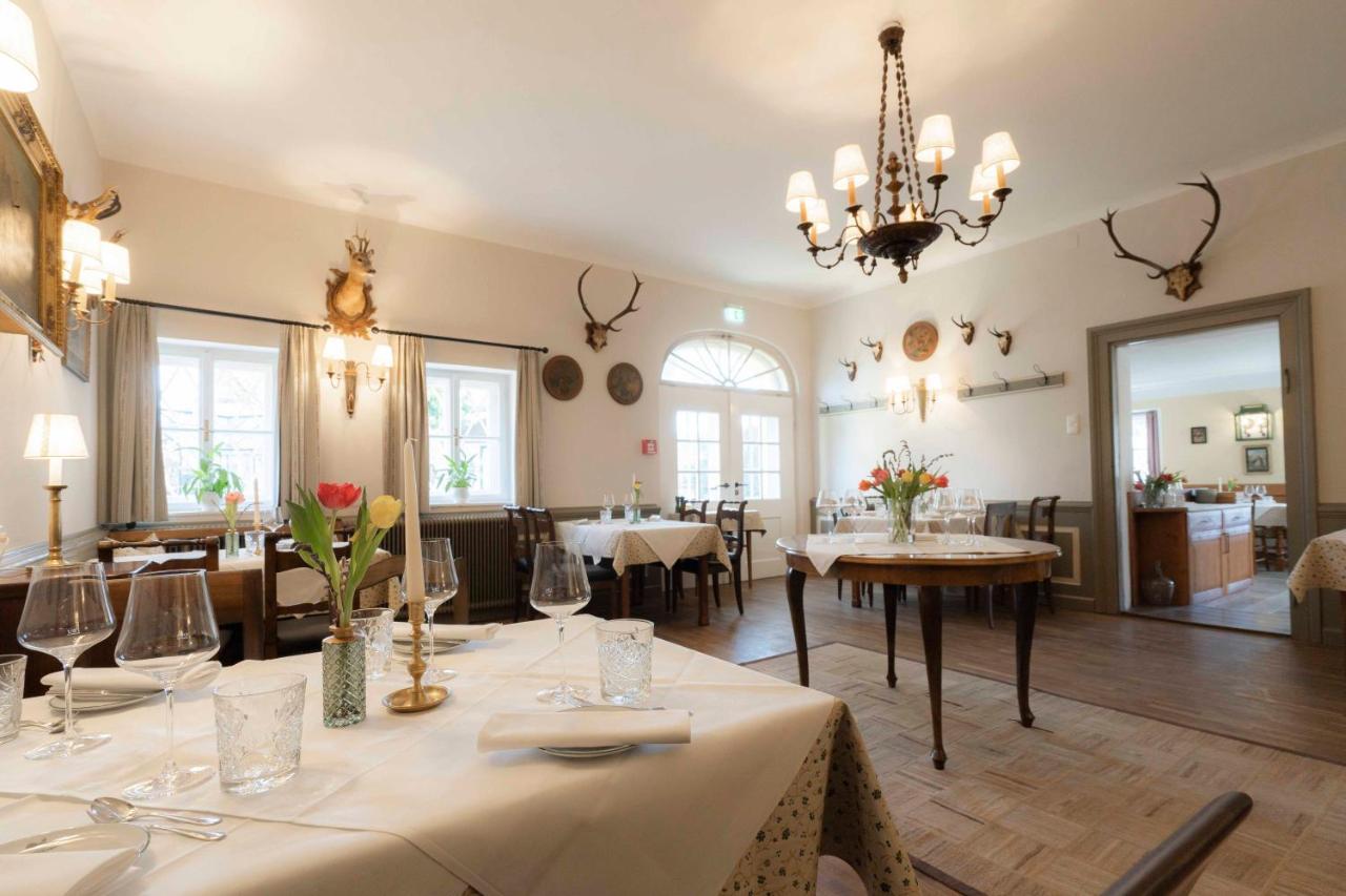 Der Schlosswirt Zu Anif - Biedermeierhotel Und Restaurant Exterior foto