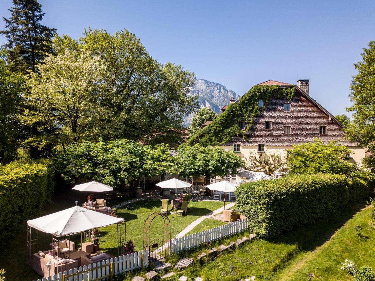 Der Schlosswirt Zu Anif - Biedermeierhotel Und Restaurant Exterior foto